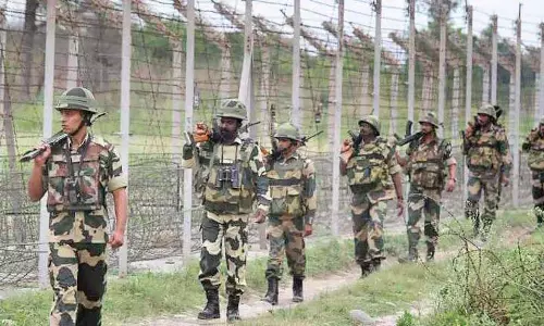 केंद्र ने ताजा हिंसा के बाद मणिपुर में CAPF की 20 और कंपनियां भेजीं केंद्र ने ताजा हिंसा के बाद मणिपुर में CAPF की 20 और कंपनियां भेजीं