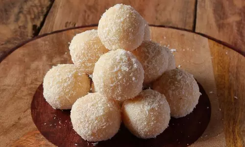 Coconut Laddu, नोट करें बेहद आसान विधि Coconut Laddu, नोट करें बेहद आसान विधि