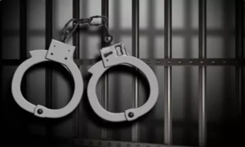 Chennai: थाईलैंड से आया यात्री 80 लाख रुपये के गांजे के साथ गिरफ्तार Chennai: थाईलैंड से आया यात्री 80 लाख रुपये के गांजे के साथ गिरफ्तार
