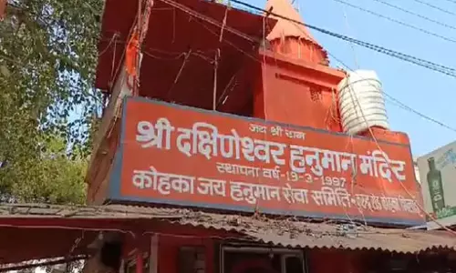 पुजारी दहशत में, हनुमान मंदिर के पास लगता है शराबियों का डेरा