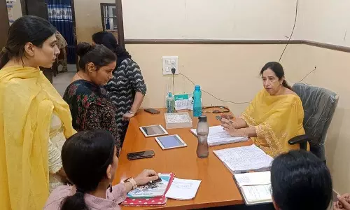 Amritsar: आम आदमी क्लिनिक के कर्मचारियों पर सफाई व्यवस्था में कमी के लिए कार्रवाई की Amritsar: आम आदमी क्लिनिक के कर्मचारियों पर सफाई व्यवस्था में कमी के लिए कार्रवाई की