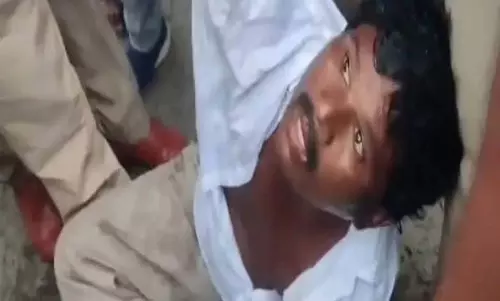 TG: जगतियाल में बीआरएस पदयात्रा में चोरी करते पकड़ा गया जेबकतरे TG: जगतियाल में बीआरएस पदयात्रा में चोरी करते पकड़ा गया जेबकतरे