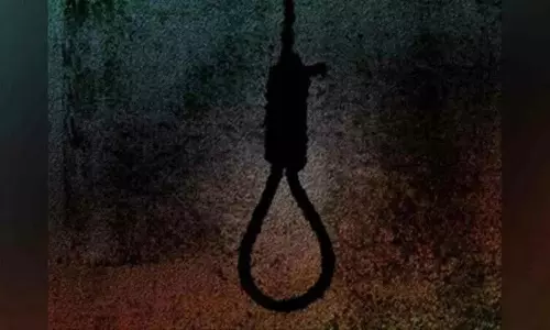 TG: मां की डांट से क्षुब्ध होकर सातवीं कक्षा की छात्रा ने आत्महत्या कर ली TG: मां की डांट से क्षुब्ध होकर सातवीं कक्षा की छात्रा ने आत्महत्या कर ली