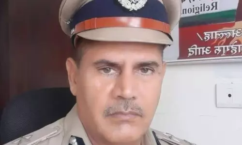 IPS अफसर पर गिरी निलंबन की गाज, चुनाव आयोग हुआ सख्त, क्या है वजह?