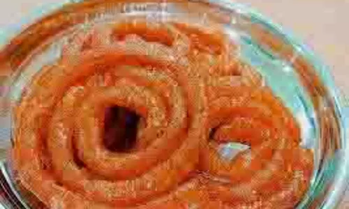 Potato Jalebi Recipe: मैदा नहीं अब घर पर तैयार करें आलू की जलेबी