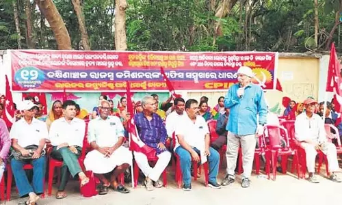 CPM ने आम की गुठली से हुई मौतों के लिए ओडिशा सरकार को जिम्मेदार ठहराया CPM ने आम की गुठली से हुई मौतों के लिए ओडिशा सरकार को जिम्मेदार ठहराया