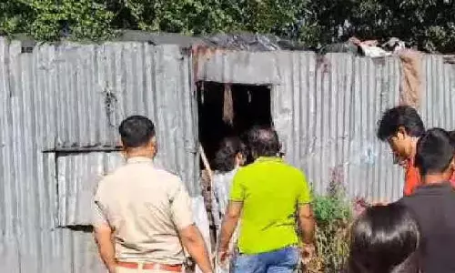 Malda की महिलाओं ने आवास सूची के विरोध में प्रदर्शन किया Malda की महिलाओं ने आवास सूची के विरोध में प्रदर्शन किया