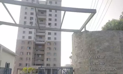 KERALA : चंद्र कुंज आर्मी टावर्स के निवासियों ने ढहते फ्लैटों के पीछे भ्रष्टाचार की सीबीआई जांच की मांग KERALA : चंद्र कुंज आर्मी टावर्स के निवासियों ने ढहते फ्लैटों के पीछे भ्रष्टाचार की सीबीआई जांच की मांग