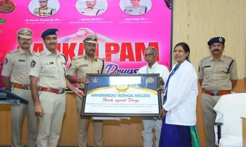 AP: पुलिस ने नशे के खिलाफ जागरूकता अभियान चलाया AP: पुलिस ने नशे के खिलाफ जागरूकता अभियान चलाया