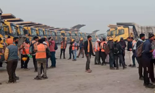 SECL मानिकपुर खदान में कामकाज ठप SECL मानिकपुर खदान में कामकाज ठप