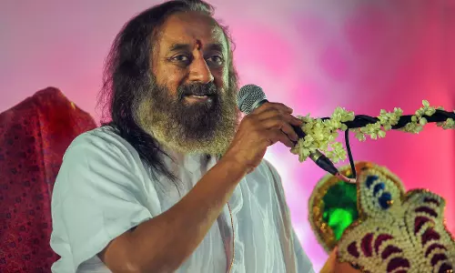 Vijayawada में श्री श्री रविशंकर के महा सत्संग कार्यक्रम के लिए पूरी तैयारी Vijayawada में श्री श्री रविशंकर के महा सत्संग कार्यक्रम के लिए पूरी तैयारी