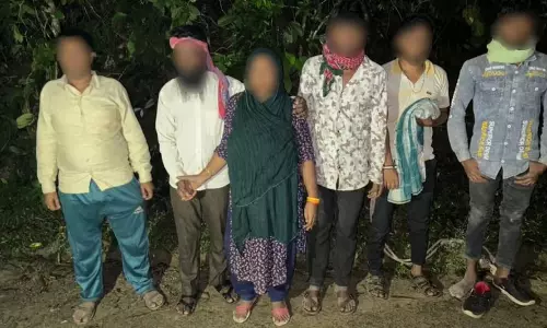 Assam : करीमगंज में छह अवैध बांग्लादेशी नागरिक गिरफ्तार Assam : करीमगंज में छह अवैध बांग्लादेशी नागरिक गिरफ्तार