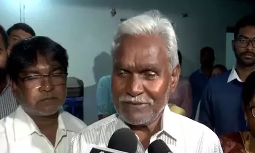 हमें बांग्लादेशी घुसपैठियों से सिद्धो-कान्हो, संथाल की भूमि को बचाना है: BJP के चंपई सोरेन हमें बांग्लादेशी घुसपैठियों से सिद्धो-कान्हो, संथाल की भूमि को बचाना है: BJP के चंपई सोरेन