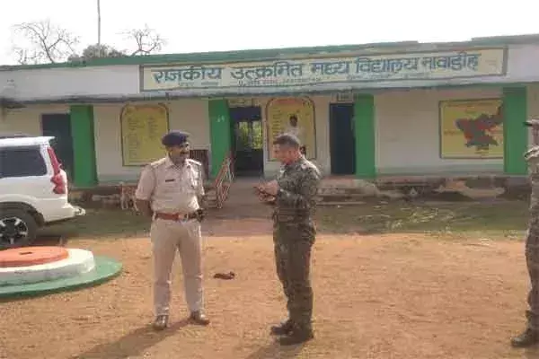 Ranchi रेंज के DIG ने नक्सल प्रभावित पेशरार और रामगढ़ SP ने बड़कागांव में बूथों का किया निरीक्षण Ranchi रेंज के DIG ने नक्सल प्रभावित पेशरार और रामगढ़ SP ने बड़कागांव में बूथों का किया निरीक्षण