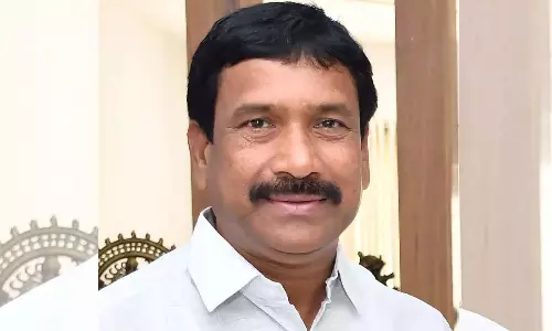 BRS नेता पटनम नरेंद्र रेड्डी को पुलिस हिरासत में लिया गया BRS नेता पटनम नरेंद्र रेड्डी को पुलिस हिरासत में लिया गया