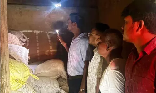 छापेमारी में 196 कट्टा अवैध धान जब्त