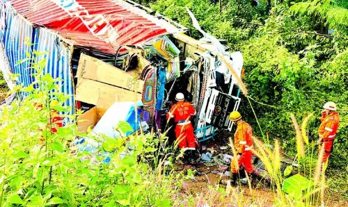 कांग्रेस ने पीडब्ल्यूडी PCE-MV राव इंफ्रा के खिलाफ शिकायत दर्ज कराई कांग्रेस ने पीडब्ल्यूडी PCE-MV राव इंफ्रा के खिलाफ शिकायत दर्ज कराई