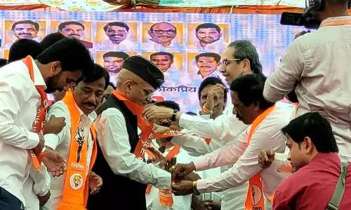 Shinde Faction: नेता पूर्व सांसद ब्रिगेडियर सुधीर सावंत ने बांधा शिव बंधन Shinde Faction: नेता पूर्व सांसद ब्रिगेडियर सुधीर सावंत ने बांधा शिव बंधन