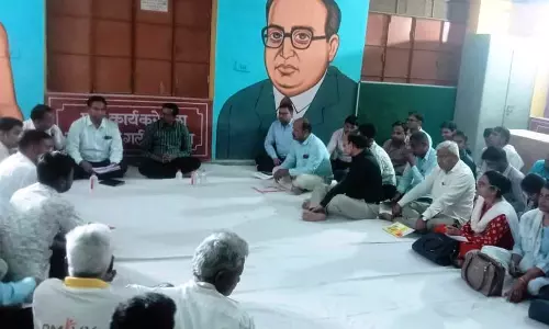 Jalore: जिला कलेक्टर ने काम्बा ग्राम में की रात्रि चौपाल रात्रि Jalore: जिला कलेक्टर ने काम्बा ग्राम में की रात्रि चौपाल रात्रि