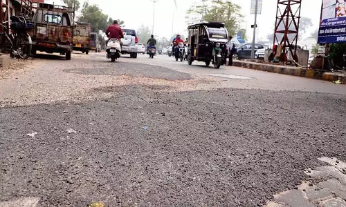 Jalandhar: रेलवे स्टेशन तक जाने वाली सड़क की मरम्मत हुई