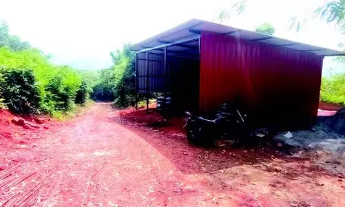 Calangute के उपाध्यक्ष ने गौरवाद्दो में अवैध पहाड़ी कटाई का स्थल निरीक्षण किया Calangute के उपाध्यक्ष ने गौरवाद्दो में अवैध पहाड़ी कटाई का स्थल निरीक्षण किया