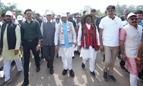केन्द्रीय मंत्री डॉ. मांडविया और मुख्यमंत्री विष्णुदेव साय की अगुवाई में जशपुर में माटी के वीर पदयात्रा का भव्य आयोजन