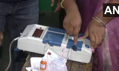 झारखंड के पहले चरण का मतदान समाप्त, EVM सील झारखंड के पहले चरण का मतदान समाप्त, EVM सील