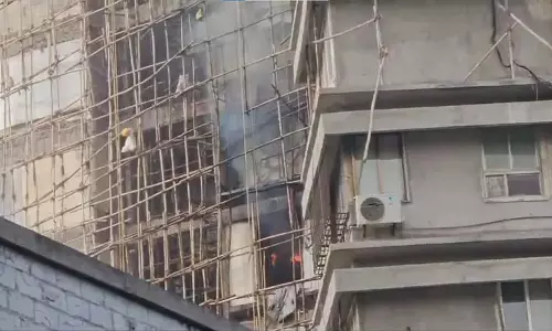 Mumbai: वर्ली में वैतरणा बिल्डिंग में भीषण आग लग गई