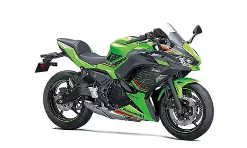 Kawasaki Ninja 650 पर पाएं 35,000 रुपये की छूट, जानें ऑफर की पूरी जानकारी Kawasaki Ninja 650 पर पाएं 35,000 रुपये की छूट, जानें ऑफर की पूरी जानकारी