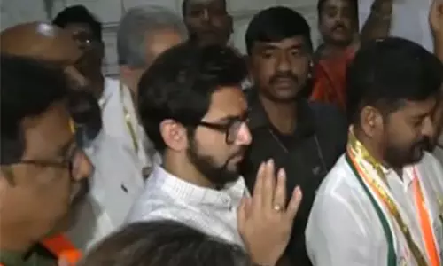 महाराष्ट्र विधानसभा चुनाव: तेलंगाना के CM, आदित्य ठाकरे ने वर्ली में तिरुपति बालाजी मंदिर का दौरा किया