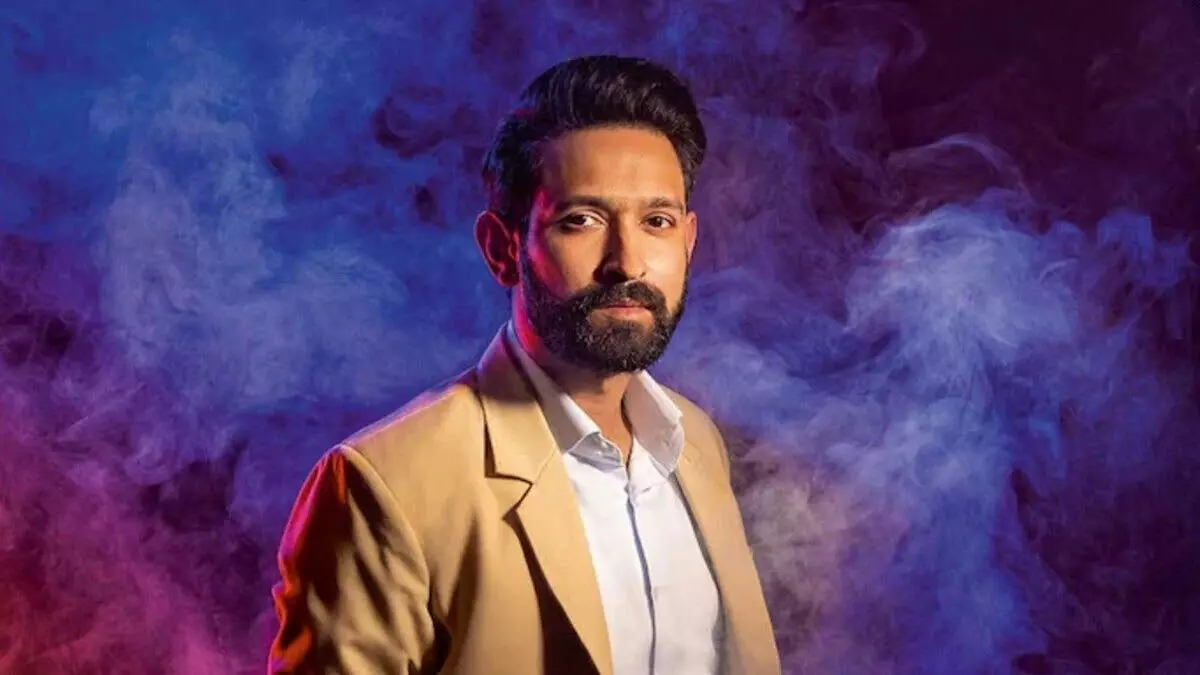 Vikrant Massey ने कहा कि वह फटे कपड़ों से थक चुके