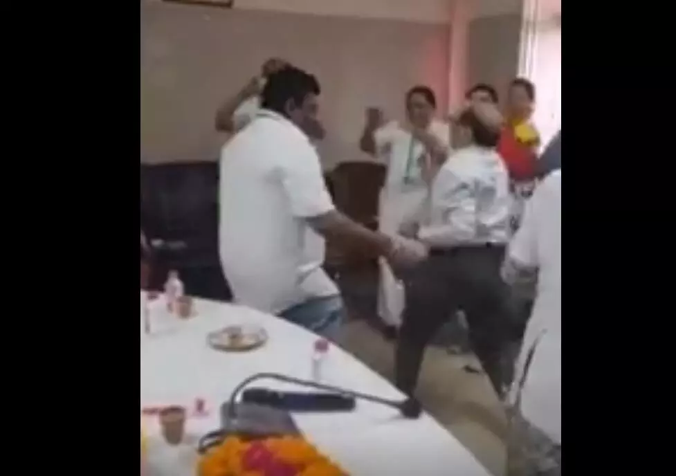 अस्पताल का ऐसा VIDEO...हेल्थ मिनिस्टर तक पहुंची बात, मचा हड़कंप