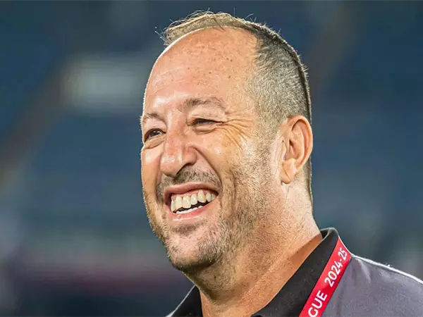 NEUFC के मुख्य कोच जुआन पेड्रो बेनाली ने अजराई के शानदार प्रदर्शन की सराहना की NEUFC के मुख्य कोच जुआन पेड्रो बेनाली ने अजराई के शानदार प्रदर्शन की सराहना की