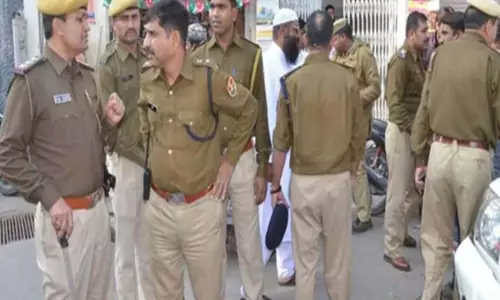 निर्दलीय प्रत्याशी पुलिस हिरासत में, गांव में भारी हंगामा