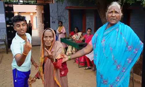 Karnataka: मामूली गिरावट, लेकिन संदूर में अब भी 76.24% मतदान Karnataka: मामूली गिरावट, लेकिन संदूर में अब भी 76.24% मतदान