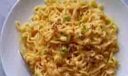 रेसिपी: शाम की भूख मिटाने के लिए बनाएं चिली चीज़ नूडल्स रेसिपी: शाम की भूख मिटाने के लिए बनाएं चिली चीज़ नूडल्स
