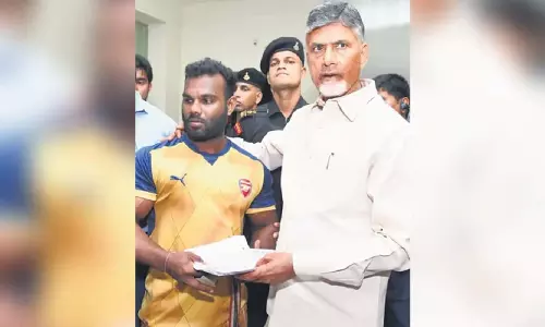 Andhra: गुंटूर के बॉडीबिल्डर ने विश्व फिटनेस चैंपियनशिप में स्वर्ण पदक जीता Andhra: गुंटूर के बॉडीबिल्डर ने विश्व फिटनेस चैंपियनशिप में स्वर्ण पदक जीता
