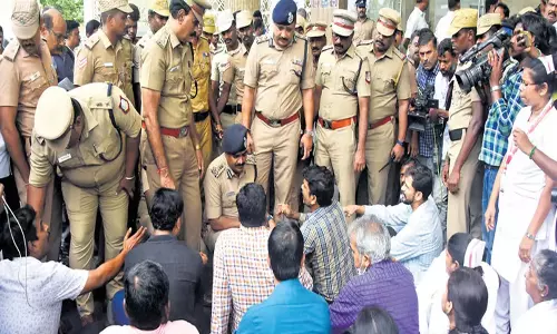 Tamil Nadu: बेहतर सुरक्षा की मांग को लेकर तमिलनाडु भर में डॉक्टरों का विरोध प्रदर्शन Tamil Nadu: बेहतर सुरक्षा की मांग को लेकर तमिलनाडु भर में डॉक्टरों का विरोध प्रदर्शन