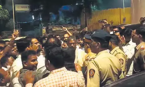 Jogeshwari में वोट के बदले पैसे को लेकर दो सेनाओं में झड़प