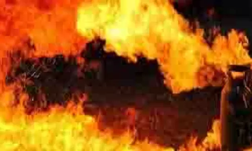 Uttarakhand News:   रसोई गैस सिलेंडर में आग लगने से मची भगदड़