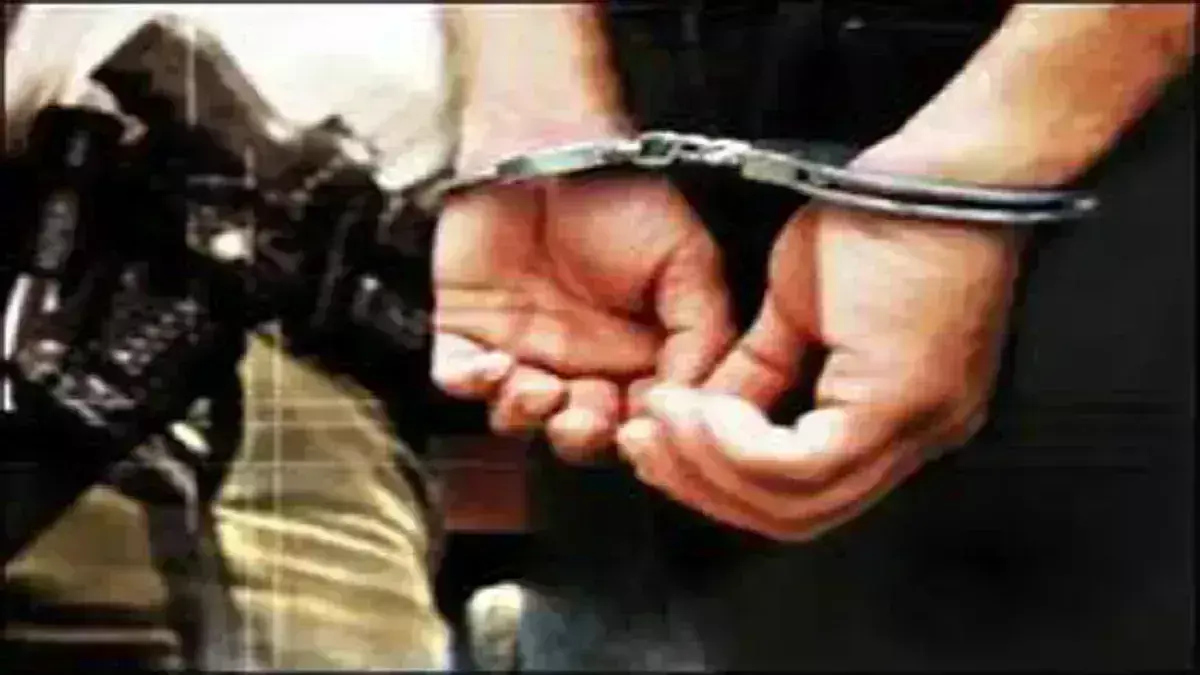 Motihari: चिंतामनपुर गांव में रिवाल्वर व कारतूस के साथ आरोपित गिरफ्तार Motihari: चिंतामनपुर गांव में रिवाल्वर व कारतूस के साथ आरोपित गिरफ्तार