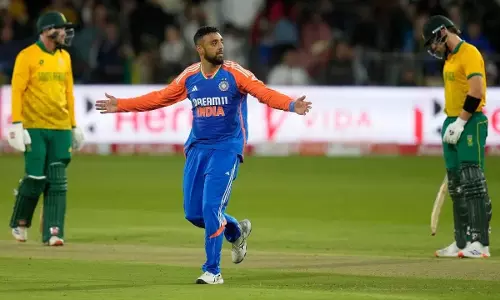 Varun Chakraborty से पहले कोई भी भारतीय गेंदबाज ऐसी उपलब्धि हासिल नहीं कर सका