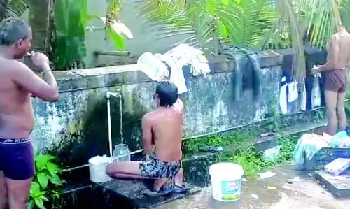 GOA: नुवेम फ़ेस्ट मेले में सार्वजनिक स्नान और गंदगी से ग्रामीण नाराज़ GOA: नुवेम फ़ेस्ट मेले में सार्वजनिक स्नान और गंदगी से ग्रामीण नाराज़
