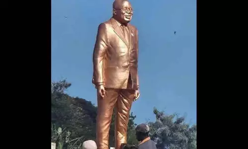 Editor: घाना के निवर्तमान राष्ट्रपति नाना अकुफो-एडो ने आत्म-प्रशंसा में अपनी प्रतिमा का अनावरण किया Editor: घाना के निवर्तमान राष्ट्रपति नाना अकुफो-एडो ने आत्म-प्रशंसा में अपनी प्रतिमा का अनावरण किया