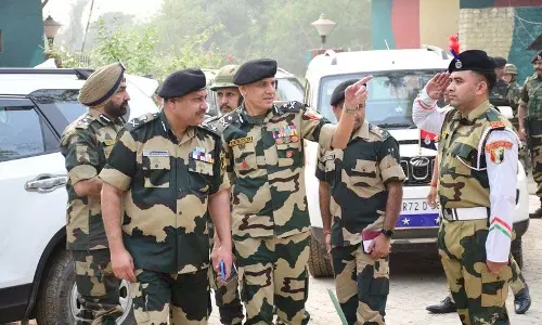 BSF एडीजी ने जम्मू के सीमावर्ती इलाकों में सुरक्षा की समीक्षा की BSF एडीजी ने जम्मू के सीमावर्ती इलाकों में सुरक्षा की समीक्षा की