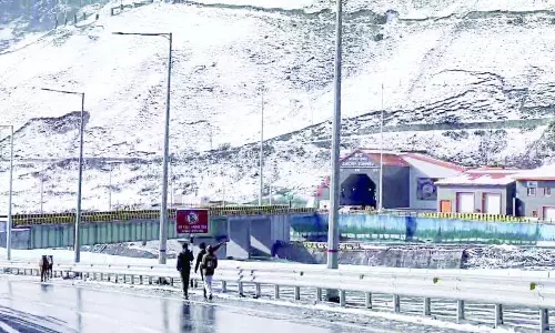 MeT ने अलग-अलग स्थानों पर बारिश, बर्फबारी का अनुमान जताया