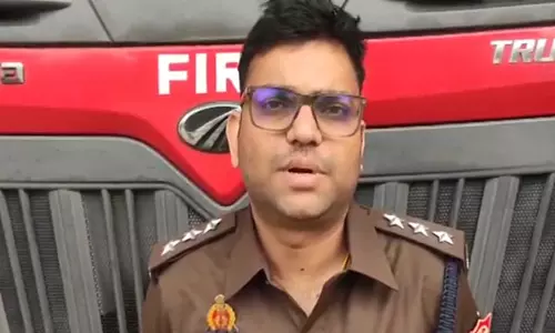 UP: वैशाली में स्कूल बस में लगी आग, कोई हताहत नहीं