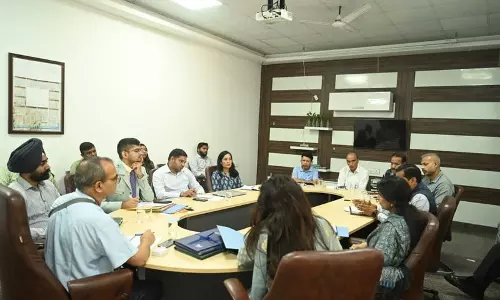 Haryana : जमीन पर काम किया गया एमसी कमिश्नर
