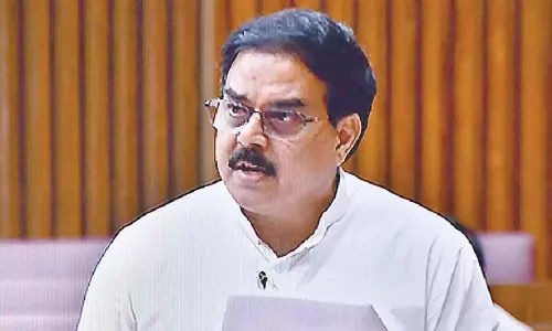 AP: मनोहर ने चावल कालाबाजारी माफिया के खिलाफ कड़ी कार्रवाई की चेतावनी दी AP: मनोहर ने चावल कालाबाजारी माफिया के खिलाफ कड़ी कार्रवाई की चेतावनी दी