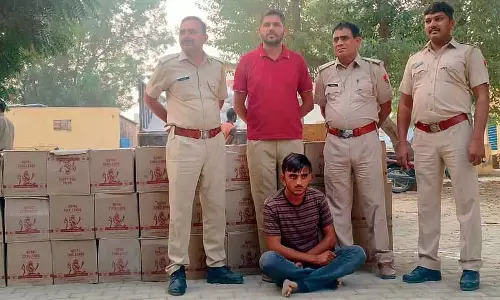 Ganganagar में पुलिस ने शराब तस्करी की कोशिश नाकाम की, 700 पेटी शराब जब्त की